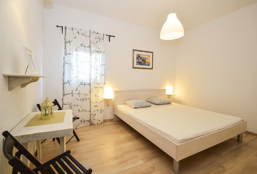Amadrian Apartments 시베니크 외부 사진