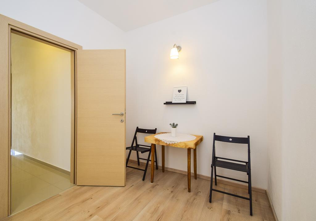 Amadrian Apartments 시베니크 외부 사진