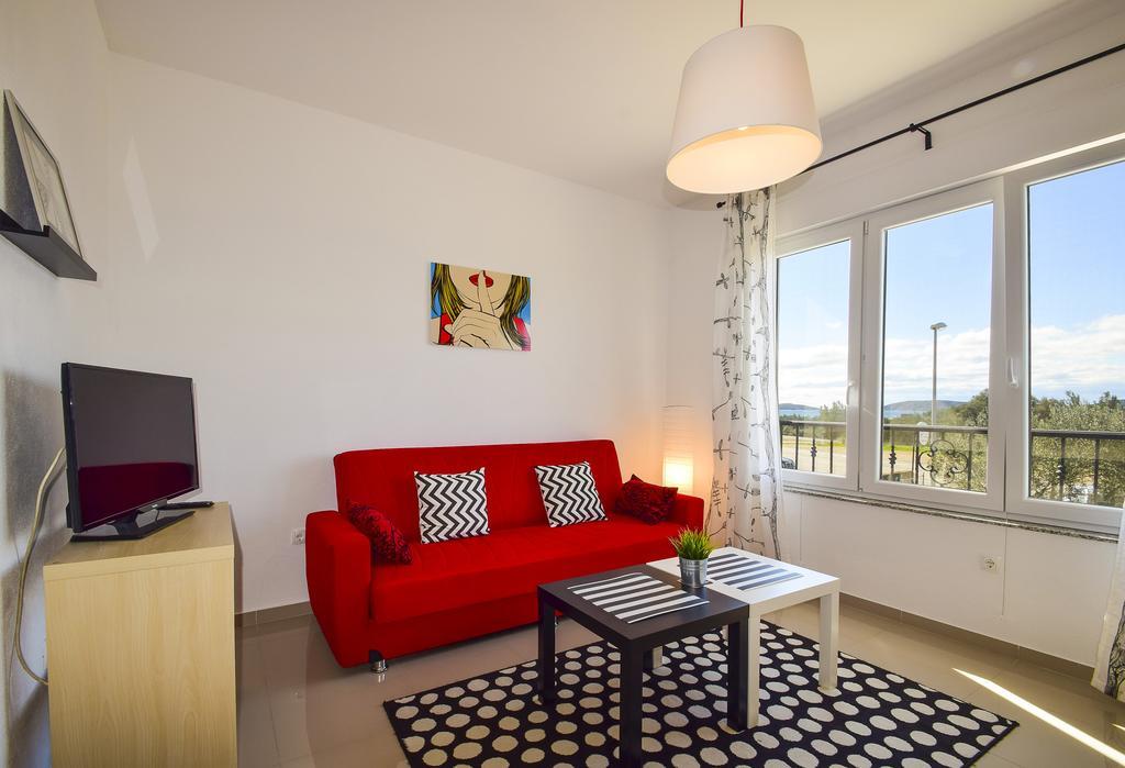 Amadrian Apartments 시베니크 외부 사진