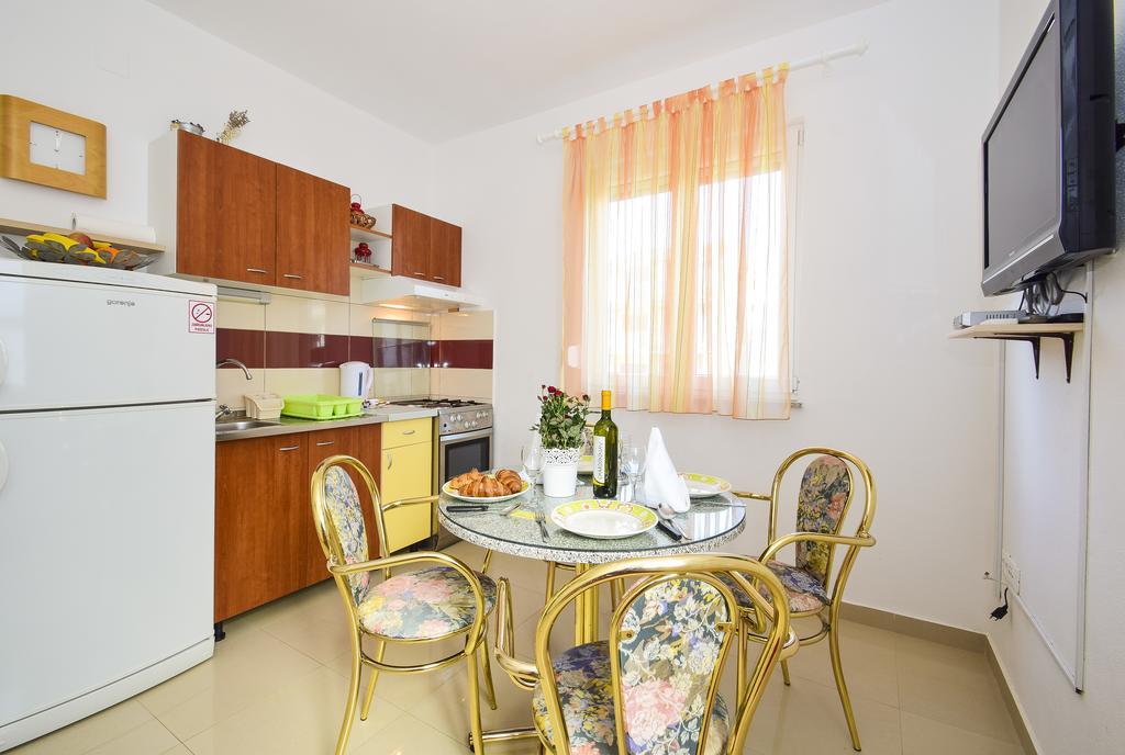 Amadrian Apartments 시베니크 객실 사진