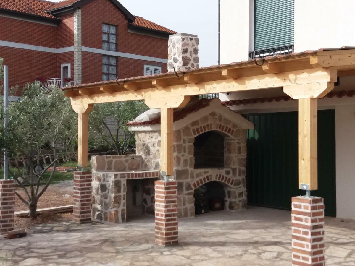 Amadrian Apartments 시베니크 외부 사진